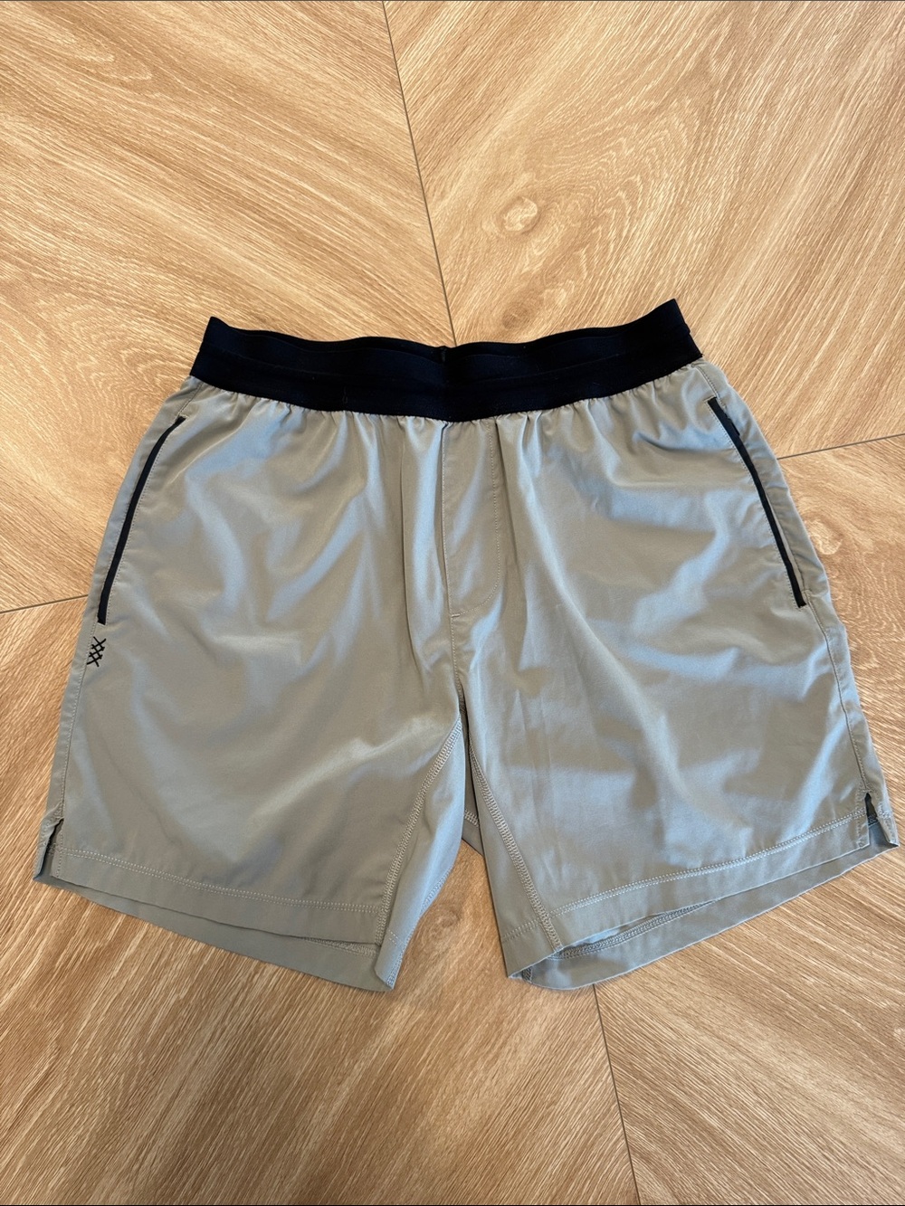 RHONE Men's Light Gray Athletic Shorts with Black Waistband